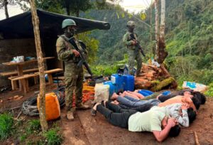 Militares durante operativo contra la minería ilegal en Buenos Aires, Urcuquí