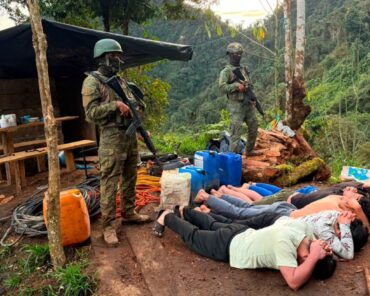Militares durante operativo contra la minería ilegal en Buenos Aires, Urcuquí