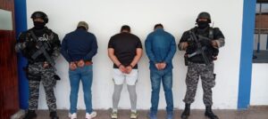 Tres de los cuatro aprehendidos por un presunto robo a una vivienda en Caranqui, Ibarra