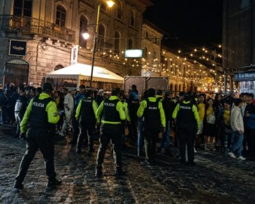 POLICÍA FRUSTRÓ PRESUNTO INTENTO DE FUGA DE ADOLESCENTE DETENIDO POR SICARIATO EN LA CALLE DEL SABOR