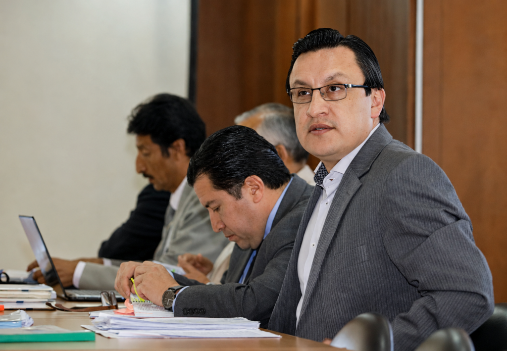 David Rosero, consejero del CPCCS, durante una sesión de trabajo