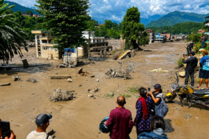 Inundaciones y deslizamientos dejan viviendas y calles cubiertas de lodo en Nepal