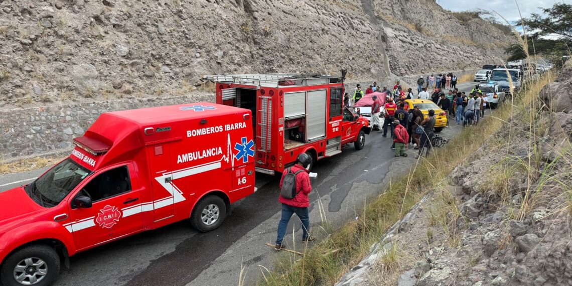 DOS CONDUCTORES MUEREN Y TRES PERSONAS RESULTAN HERIDAS EN VIOLENTO CHOQUE EN SALINAS