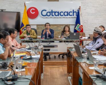 Concejo Municipal de Cotacachi durante sesión en la que se aprobó la ordenanza de la Chakra Andina
