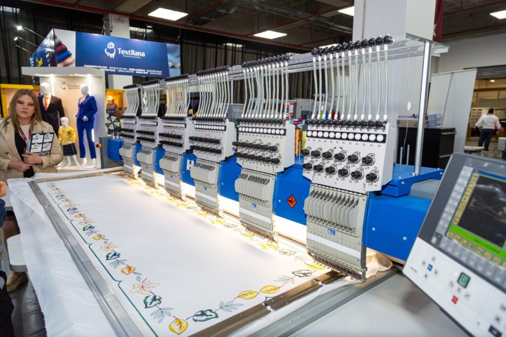 Maquinaria textil para bordado y confección que estará entre la oferta de ECUATEXTIL 2026