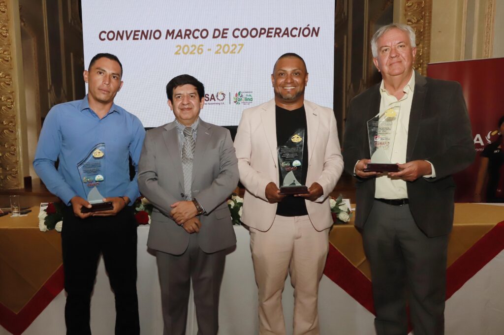 Representantes de La Carolina, Lita, el alcalde de Ibarra y ENSA SolGold durante el Convenio Marco de Cooperación 2026-2027.