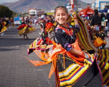 Danzante participa en el Pregón de Fiestas de Ibarra.