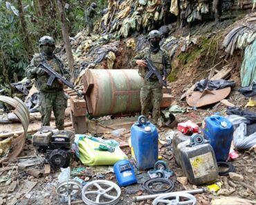 Militares durante operativo contra la minería ilegal en Buenos Aires, Urcuquí