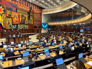 Hemiciclo de la Asamblea Nacional del Ecuador durante una sesión plenaria.